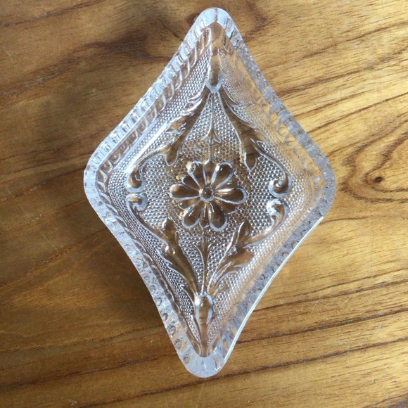 Vintage Indiana Glass Tiara Diamond Dishes - Set of 2 - Picture 4 of 8